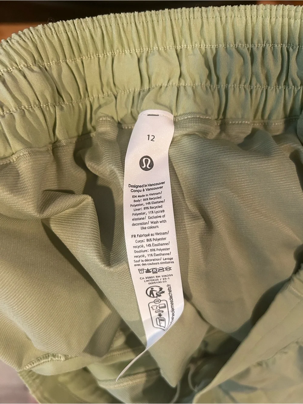 NWT lululemon athletica Hottie Hot LR 2.5